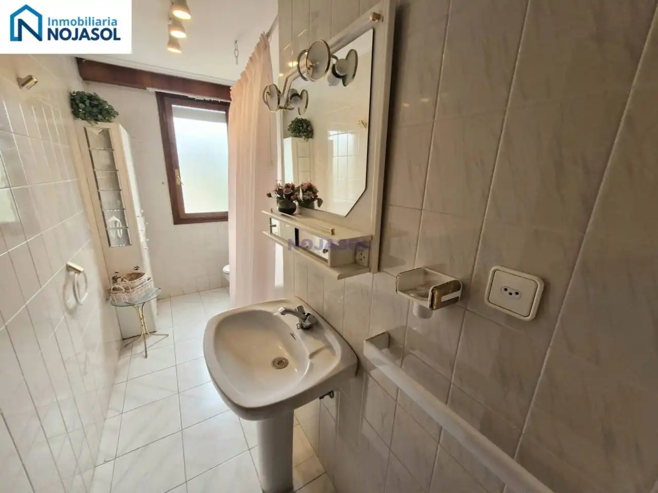 Baño de Piso en venta en Hazas de Cesto con Parquet, Terraza y Amueblado