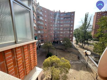 Pis amb ascensor en venda a Calle Puebla de Sanabria 9