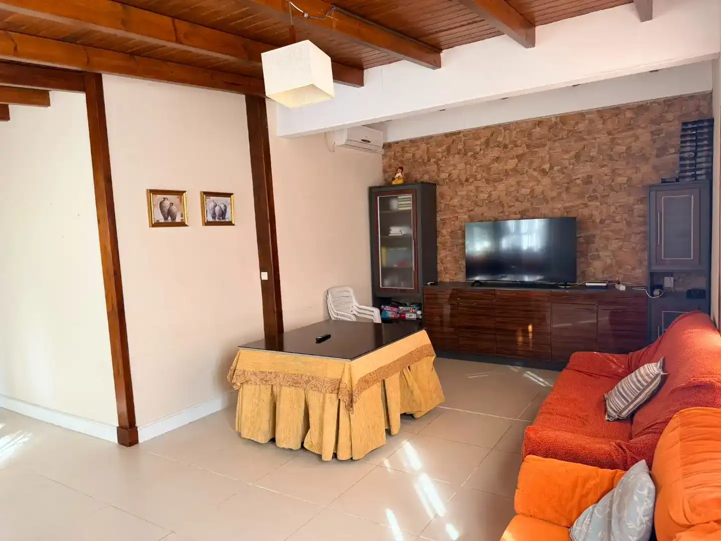 Sala d'estar de Casa o xalet en venda en Castilblanco de los Arroyos amb Aire condicionat i Piscina