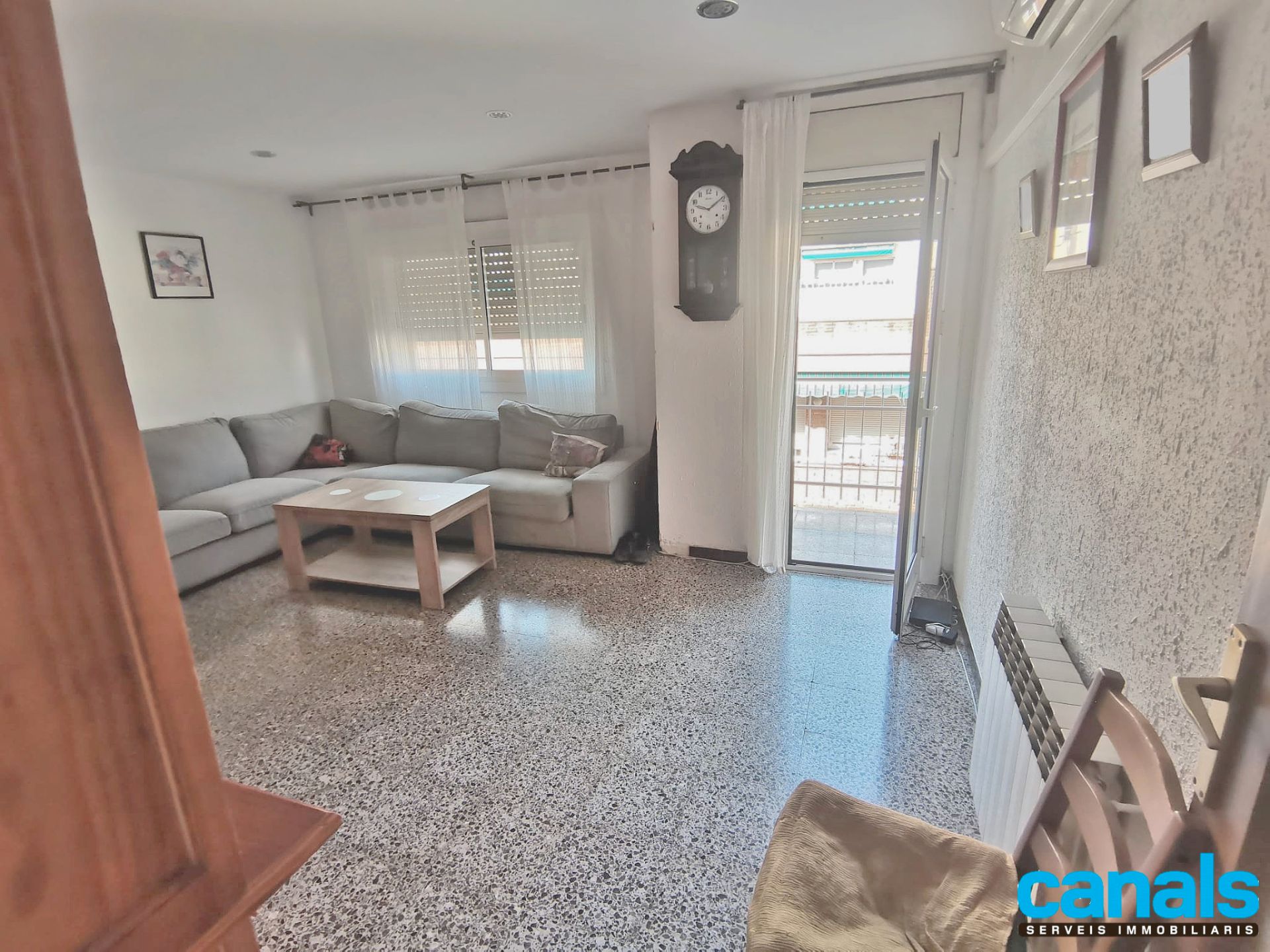 Sala d'estar de Pis en venda en Cerdanyola del Vallès amb Aire condicionat, Calefacció i Parquet