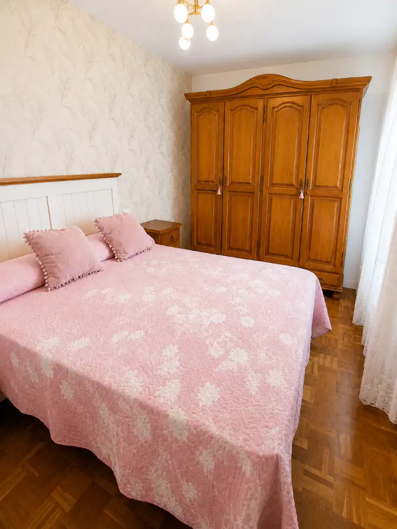 Bedroom of Flat for rent in Gijón   with Heating, Parquet flooring and Furnished