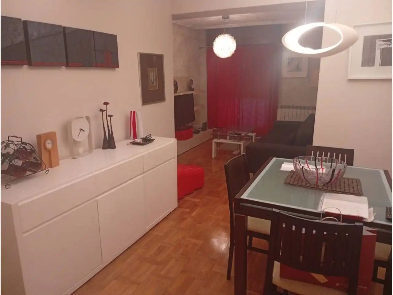 Sala d'estar de Pis en venda en Oviedo  amb Calefacció, Parquet i Moblat