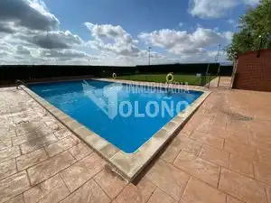 Piscina de Dúplex en venta en Castañares de Rioja con Calefacción, Terraza y Trastero