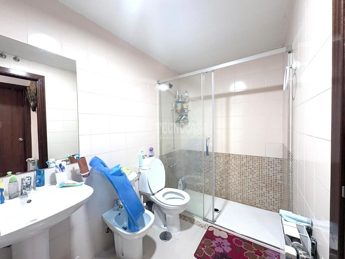 Bathroom of Flat for sale in  Madrid Capital  with Heating