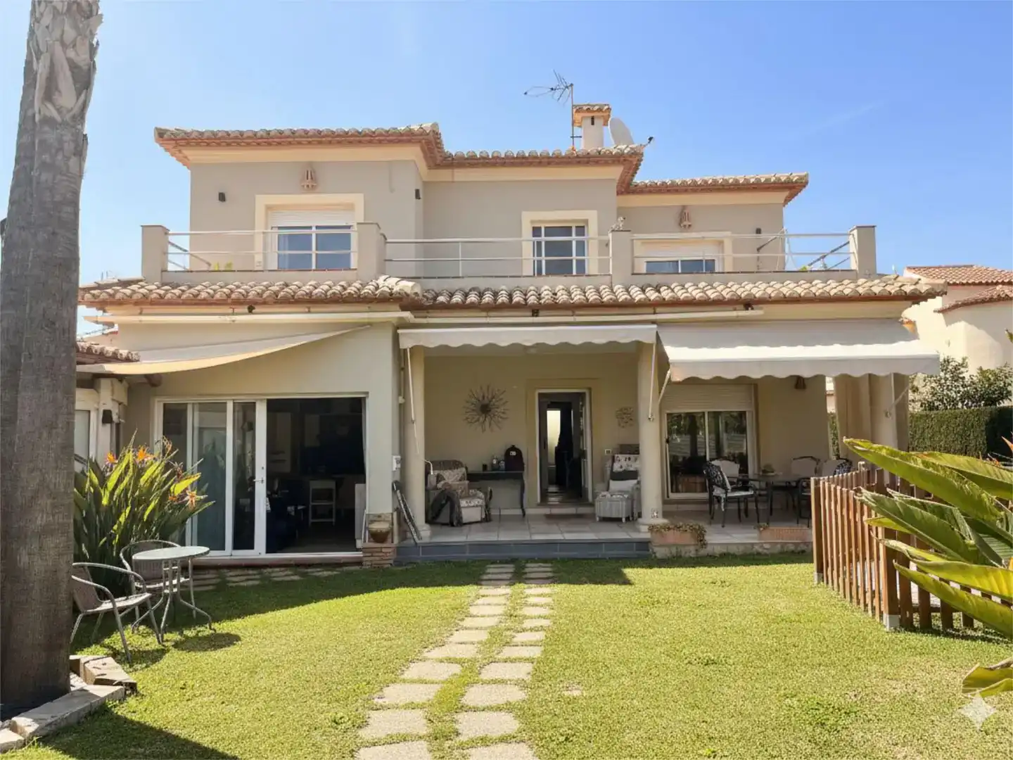 Vista exterior de Pis en venda en Els Poblets amb Aire condicionat, Jardí privat i Parquet