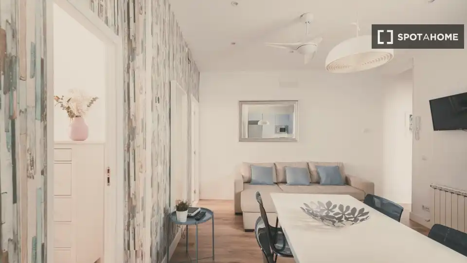 Living room of Flat for rent in Madrid  with Air Conditioner, Heating and Furnished