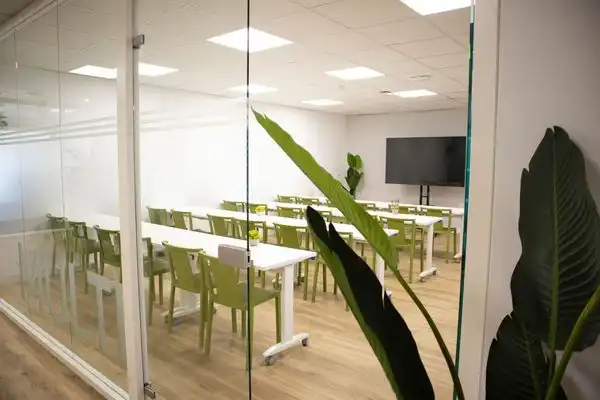 Büro zur Miete in Madrid mit Klimaanlage, Heizung und Möbliert