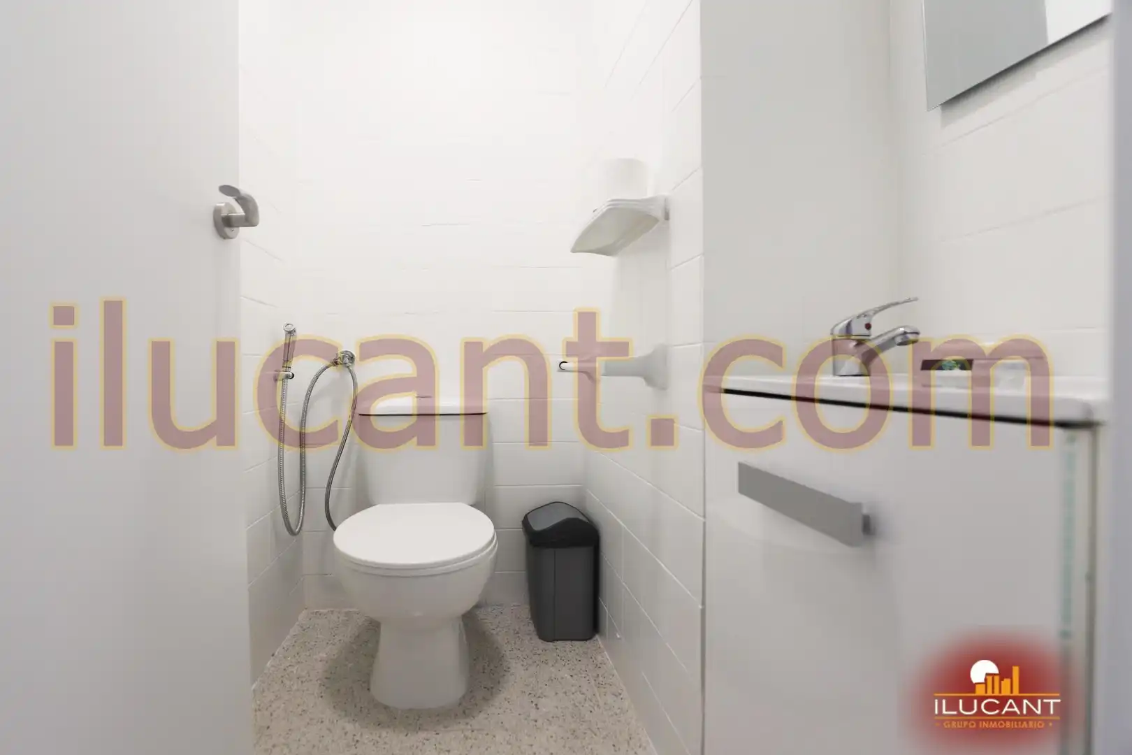 Bany de Pis en venda en Alicante / Alacant amb Aire condicionat, Moblat i Balcó