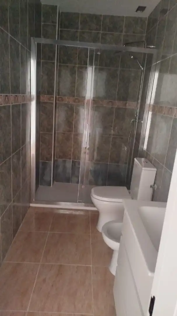 Baño de Piso de alquiler en Zarza de Tajo con Aire acondicionado, Horno y Lavadora