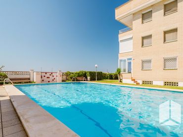 Piso con piscina en venta en Lluminetes
