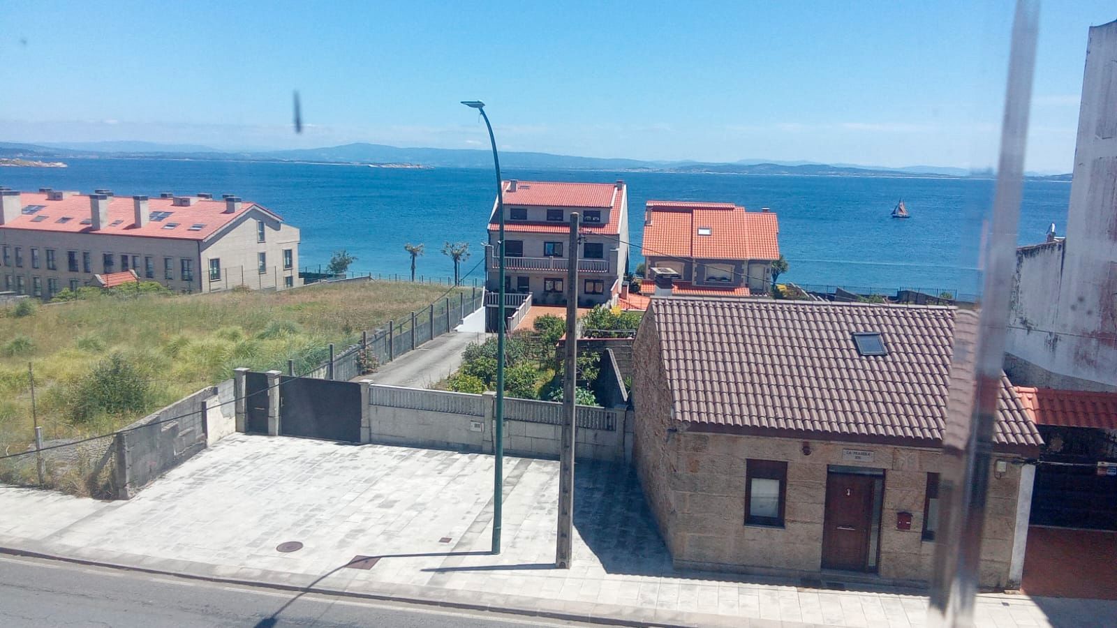 Vista exterior de Casa o xalet en venda en Ribeira amb Calefacció, Jardí privat i Traster