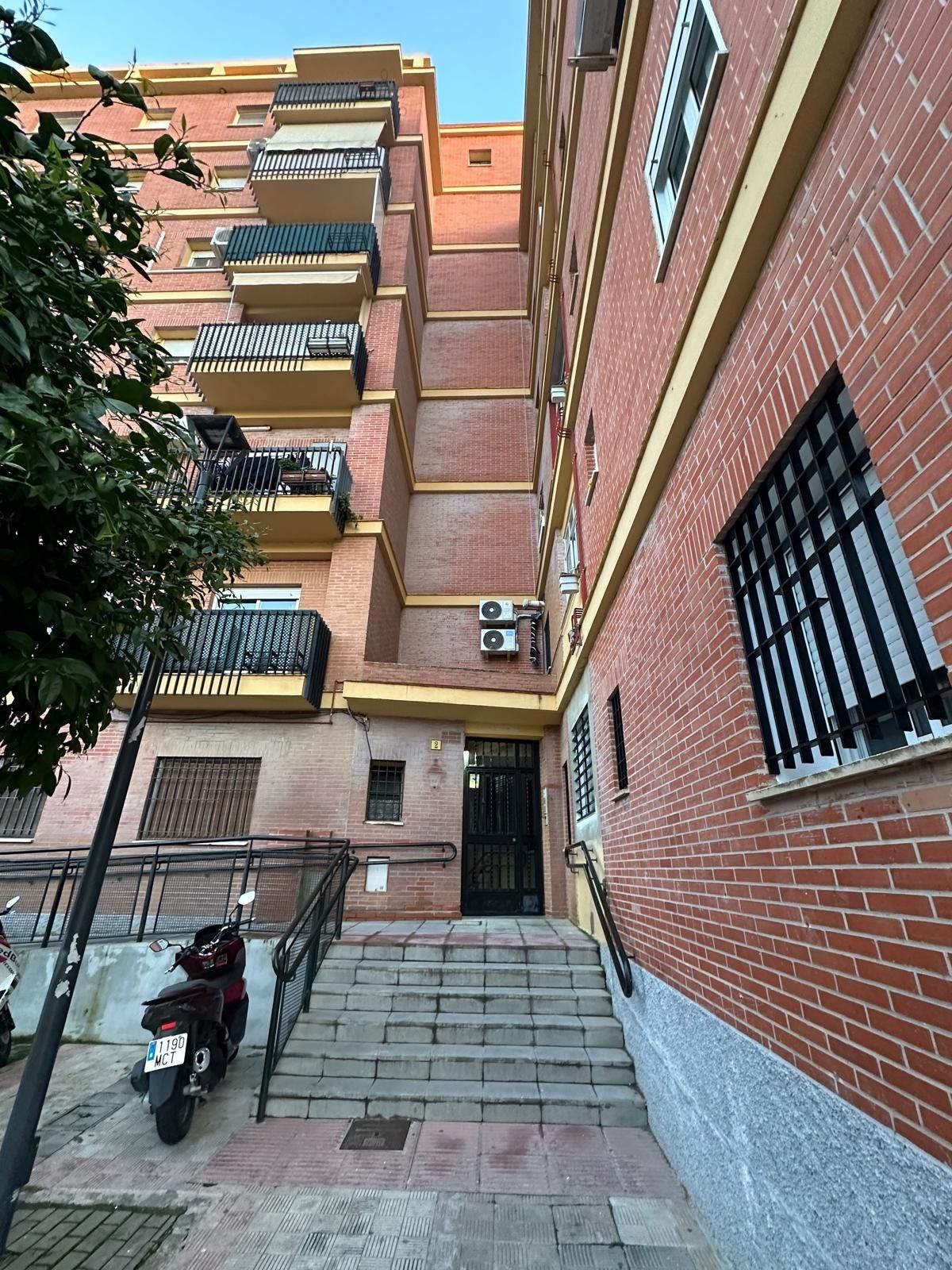 Vista exterior de Piso en venta en Utrera con Terraza y Balcón