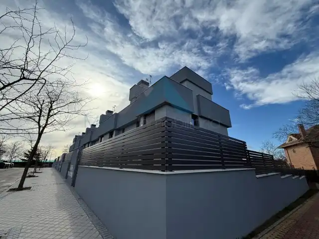 Exterior view of Single-family semi-detached for rent in  Madrid Capital  with Air Conditioner, Heating and Parquet flooring