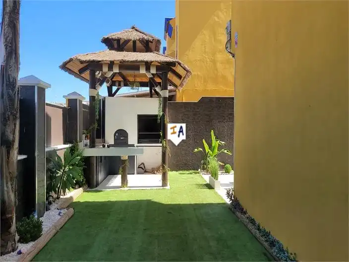 Terrassa de Casa adosada en venda en Sierra de Yeguas amb Traster i Piscina comunitària