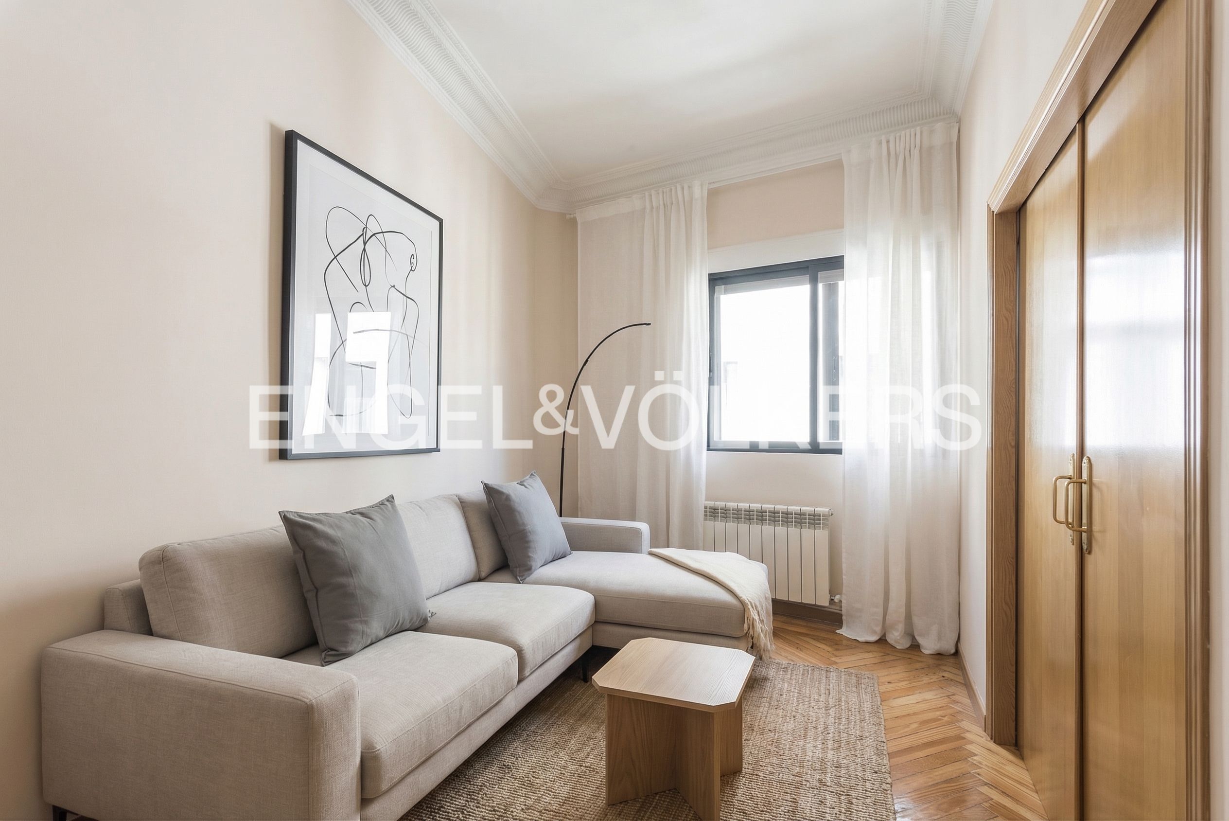 Living room of Flat for rent in  Madrid Capital  with Air Conditioner, Heating and Furnished
