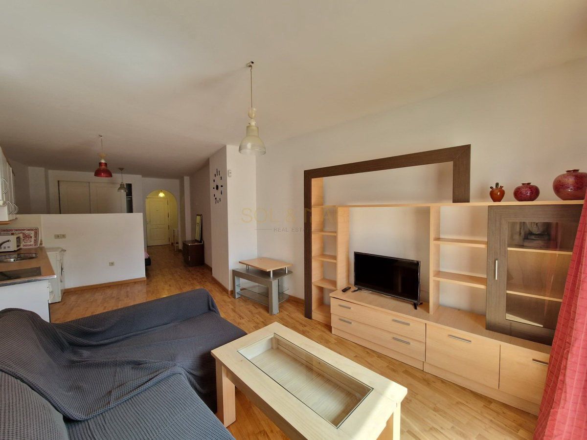 Sala d'estar de Estudi de lloguer en Benalmádena amb Terrassa i Piscina comunitària