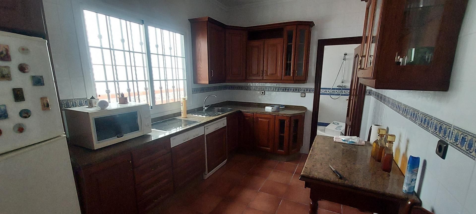 Cuina de Casa o xalet en venda en Dos Hermanas amb Terrassa i Balcó