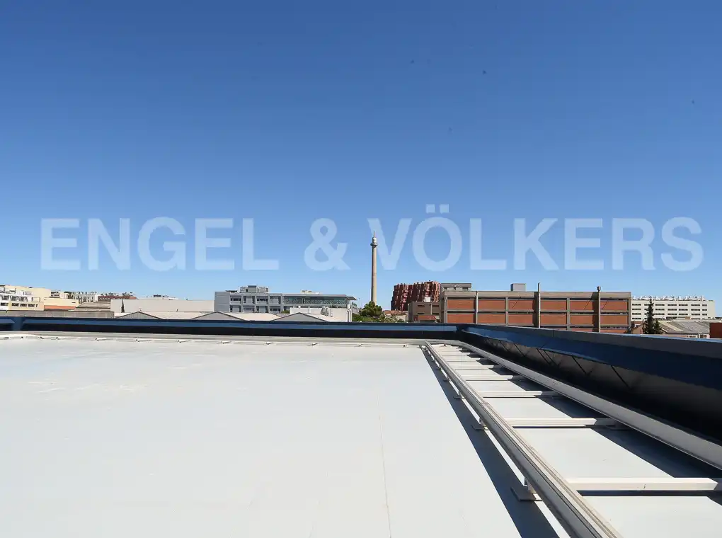 Vista exterior de Nave industrial en venta en Sant Just Desvern