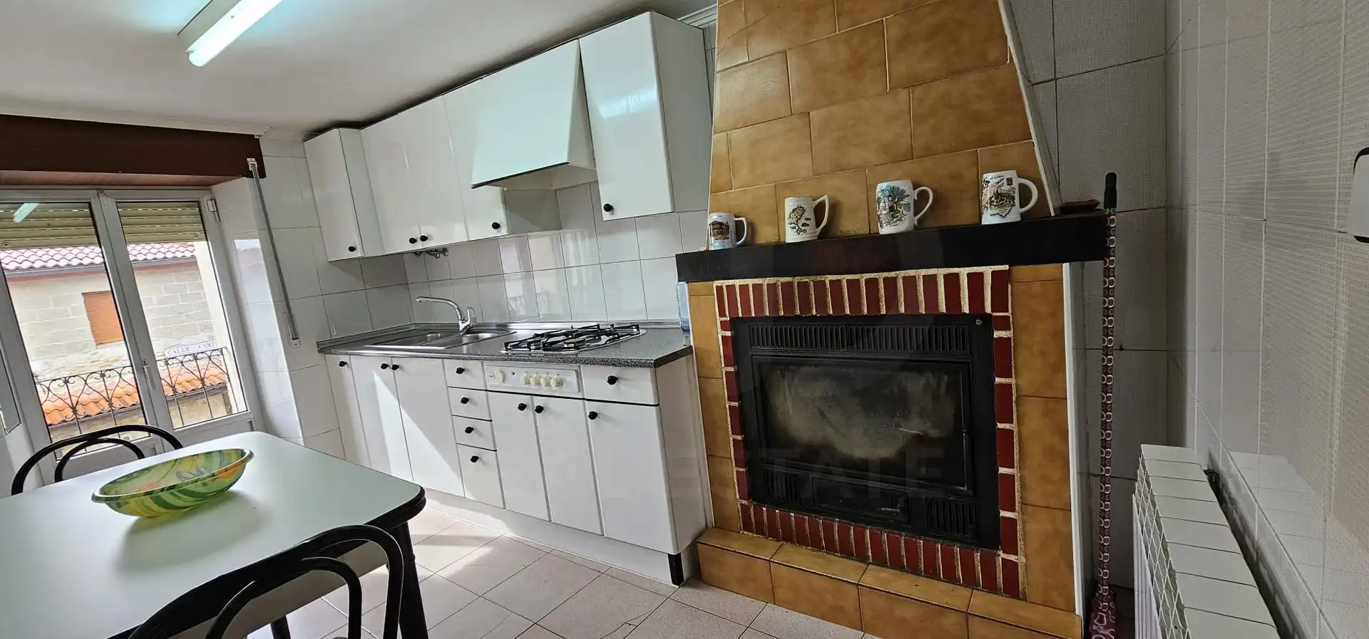 Cocina de Finca rústica en venta en Valle de Valdebezana con Calefacción
