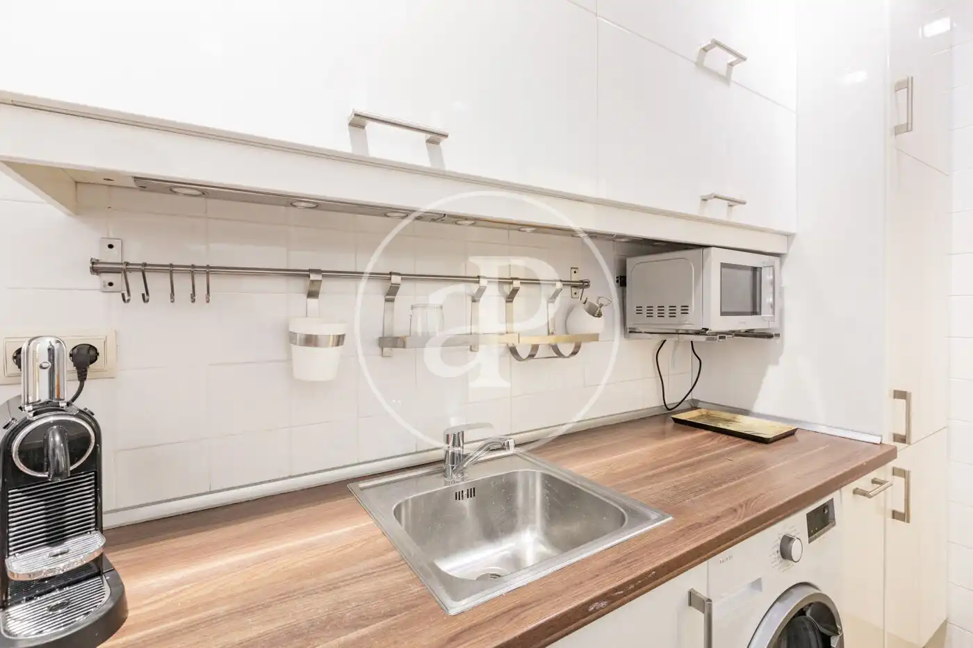 Flat for rent in C. de Moreto, Jerónimos