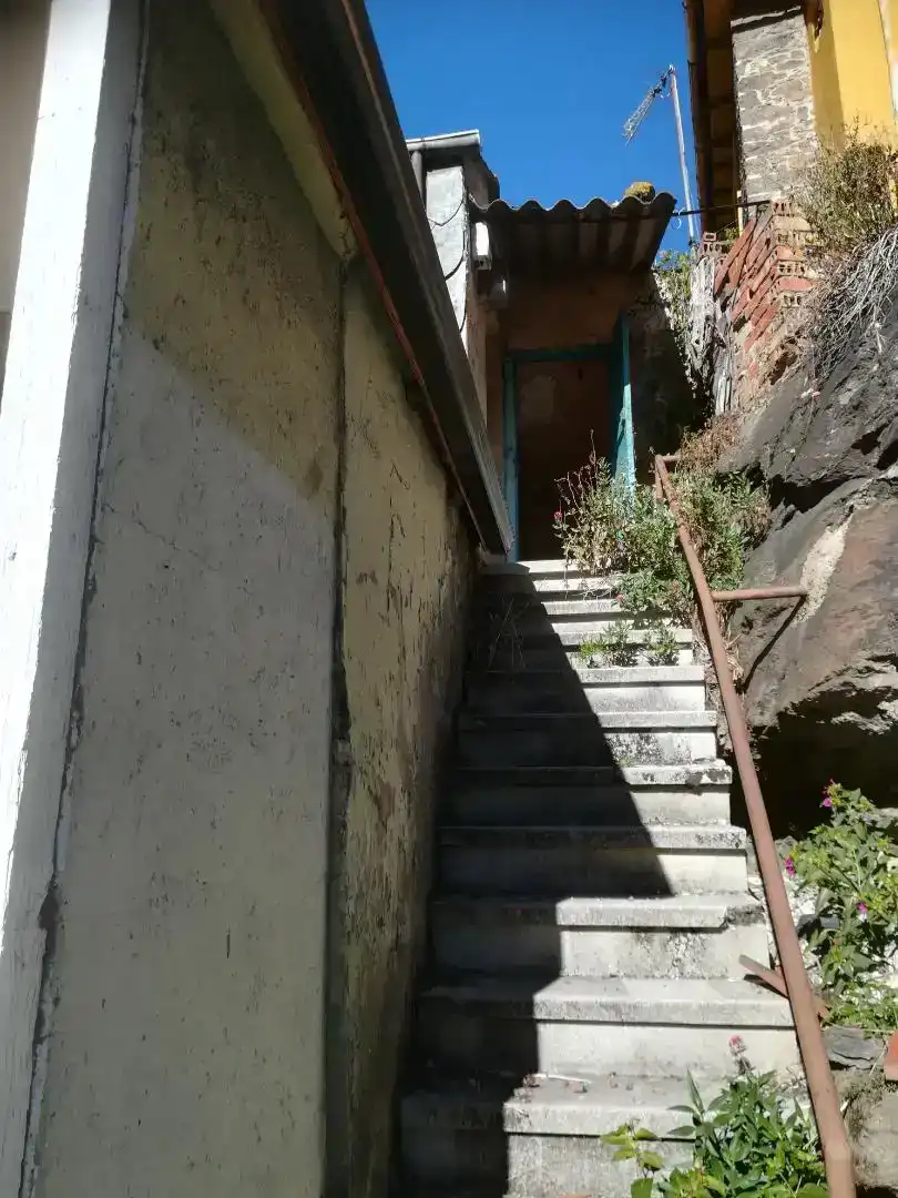 Vista exterior de Casa adosada en venda en Torre del Bierzo, León