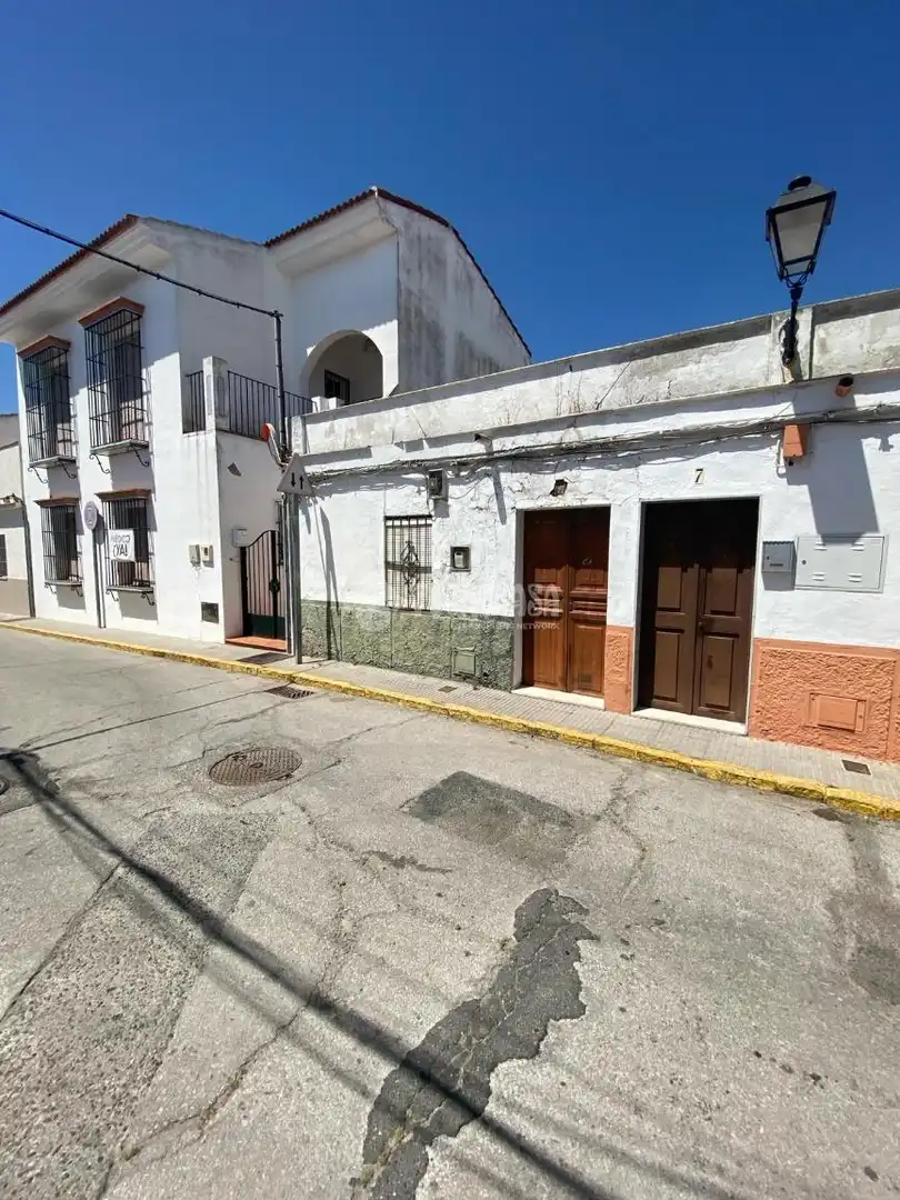 Vista exterior de Casa adosada en venta en Sanlúcar la Mayor