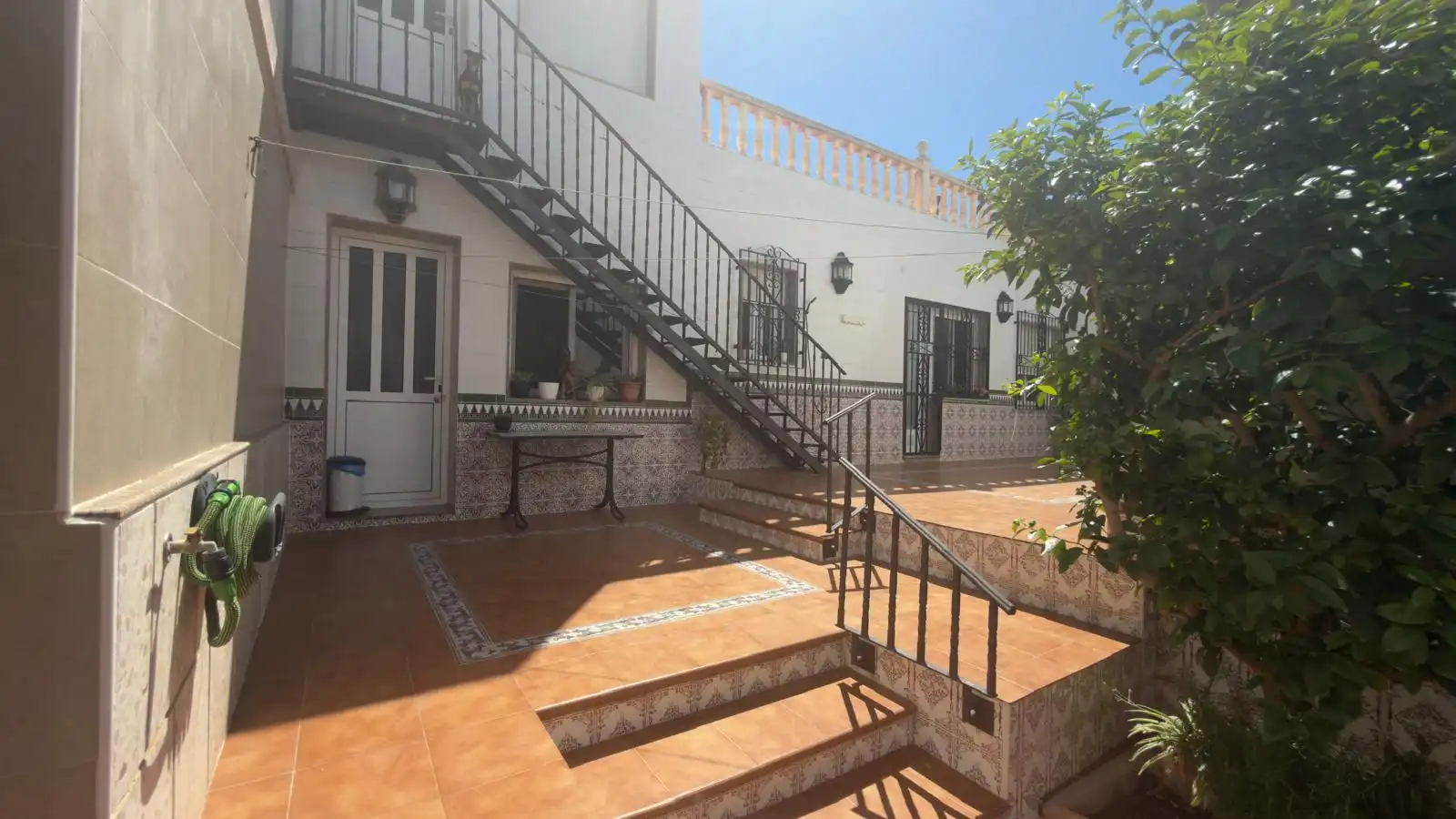 Vista exterior de Casa adosada en venda en La Unión amb Aire condicionat, Jardí privat i Terrassa