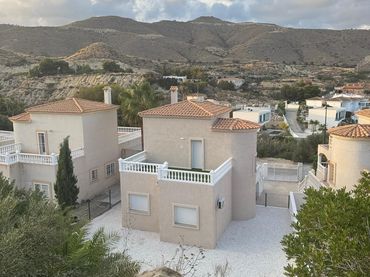 Casa amb balcó en venda a Pueblo Acantilado - Lanuza