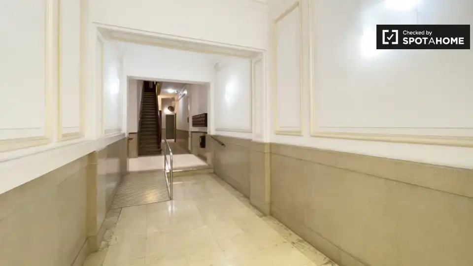Flat for rent in Barcelona  with Air Conditioner, Heating and Furnished