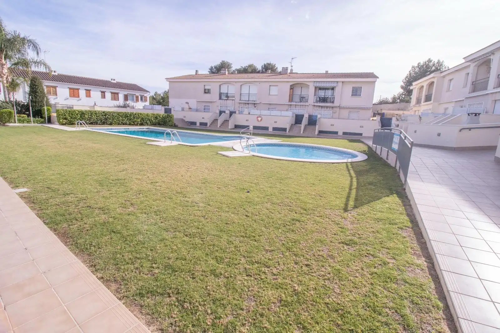 Schwimmbecken von Wohnungen zum Verkauf in El Vendrell mit Klimaanlage, Heizung und Terrasse