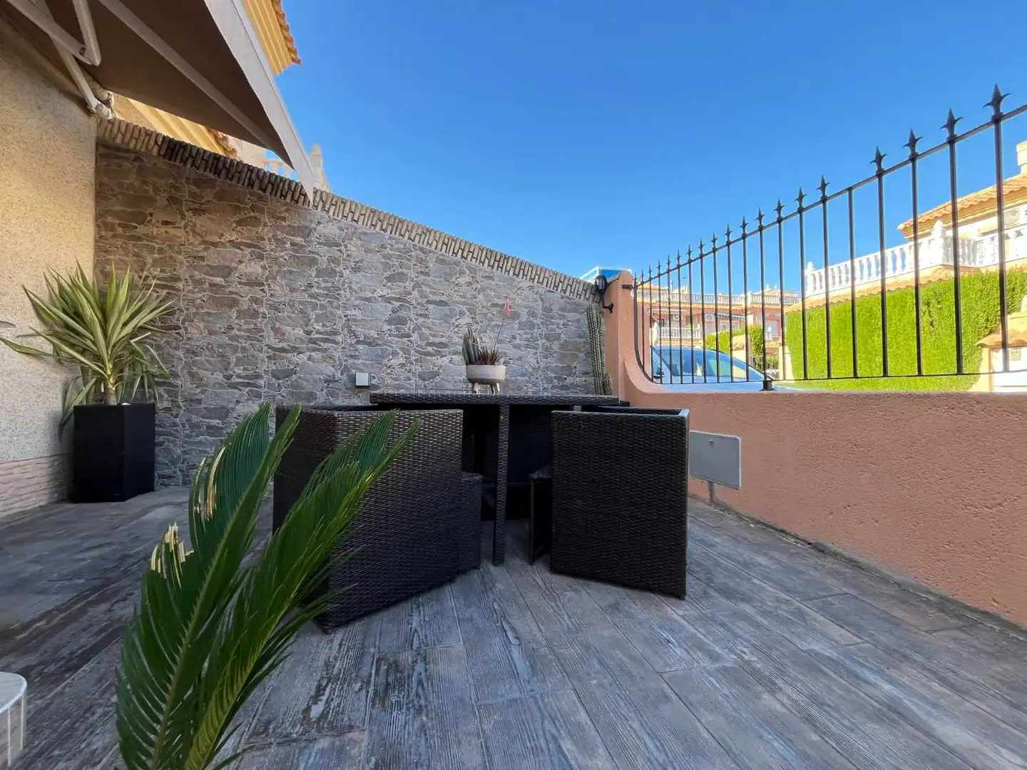 Terrassa de Casa adosada en venda en Orihuela amb Aire condicionat, Piscina i Moblat