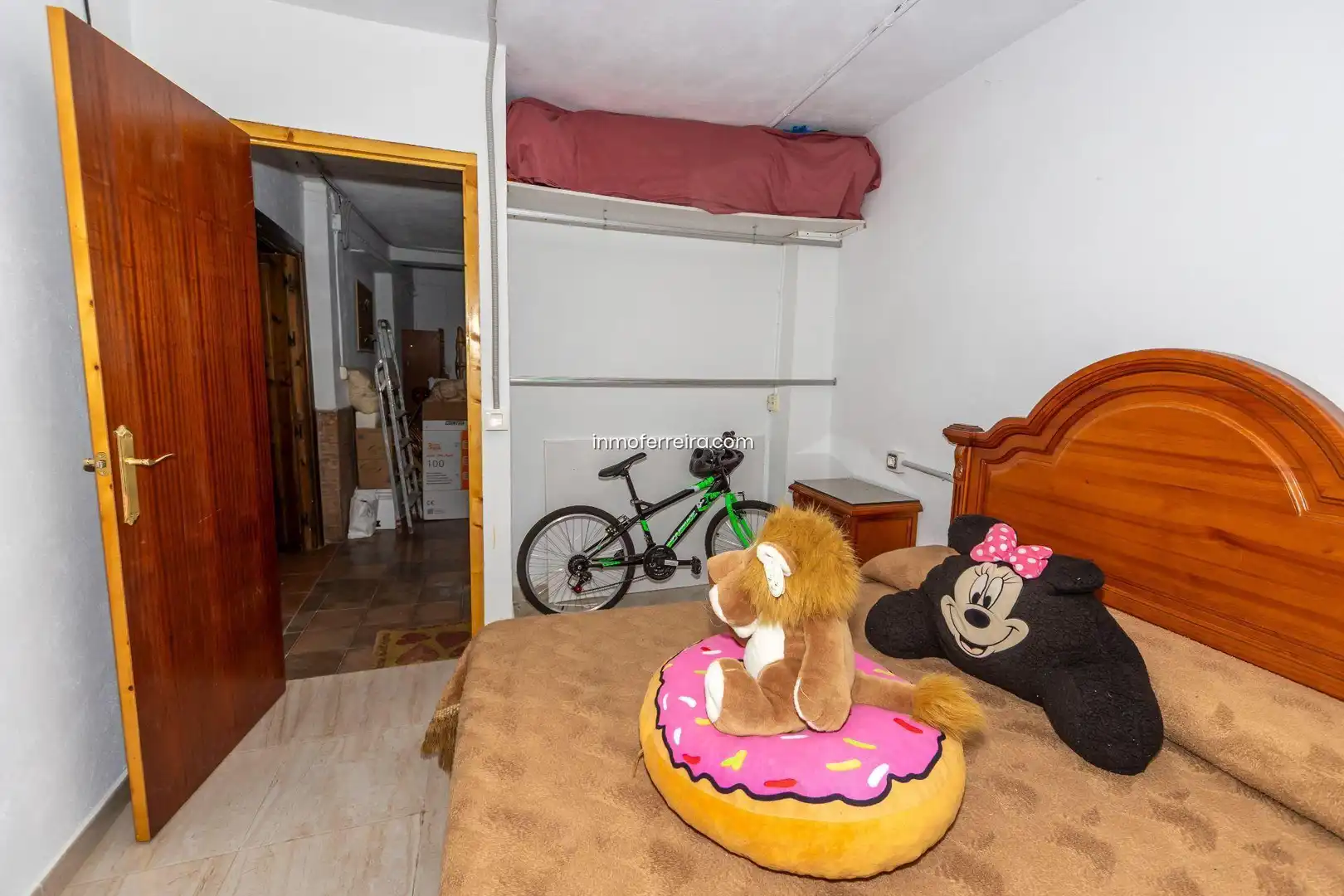 Bedroom of Houses for sale in Darro  with Storage room
