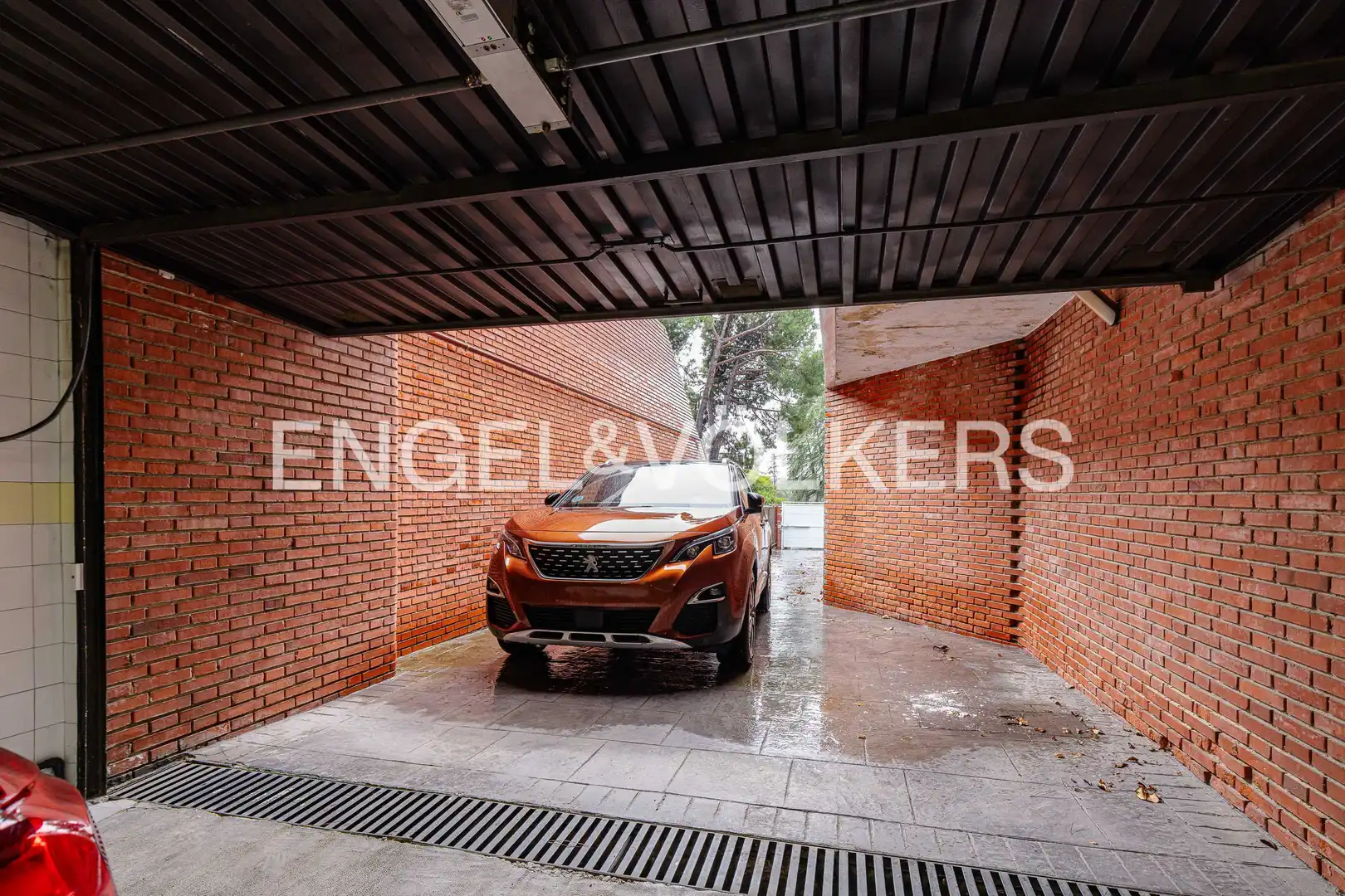 Parking de Casa o chalet en venta en Madrid con Aire acondicionado, Calefacción y Jardín privado