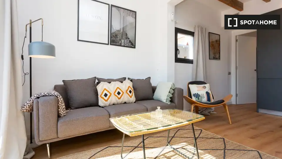 Flat with terrace to rent in Ciutat Vella, imagen 3