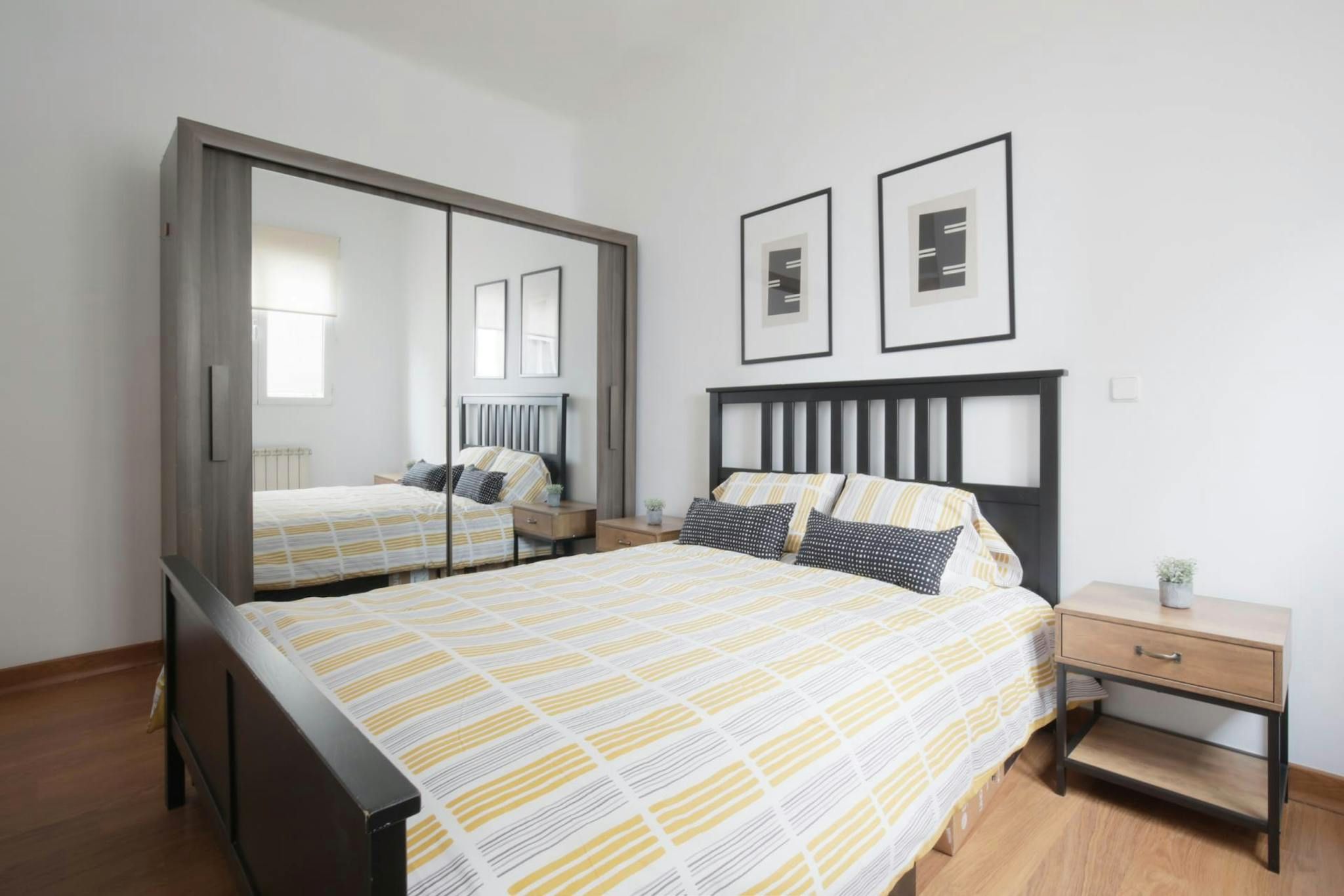 Habitación de Piso de alquiler en  Madrid Capital con Aire acondicionado, Calefacción y Amueblado