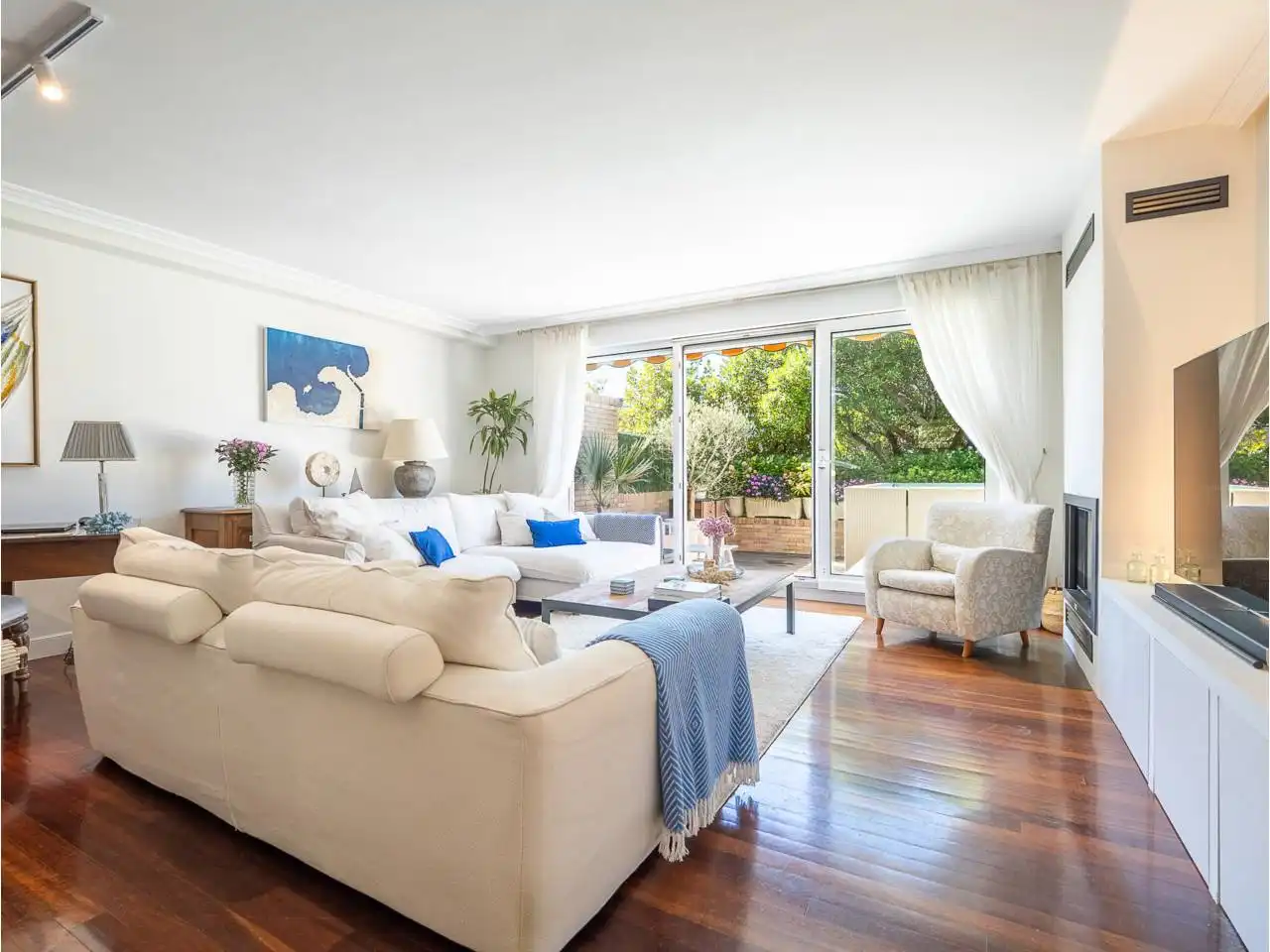 Casa con piscina en venta en Calle Arturo Campión 40, imagen 6