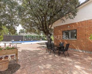 Vista exterior de Casa o xalet de lloguer en Villanueva de la Cañada amb Aire condicionat, Calefacció i Jardí privat