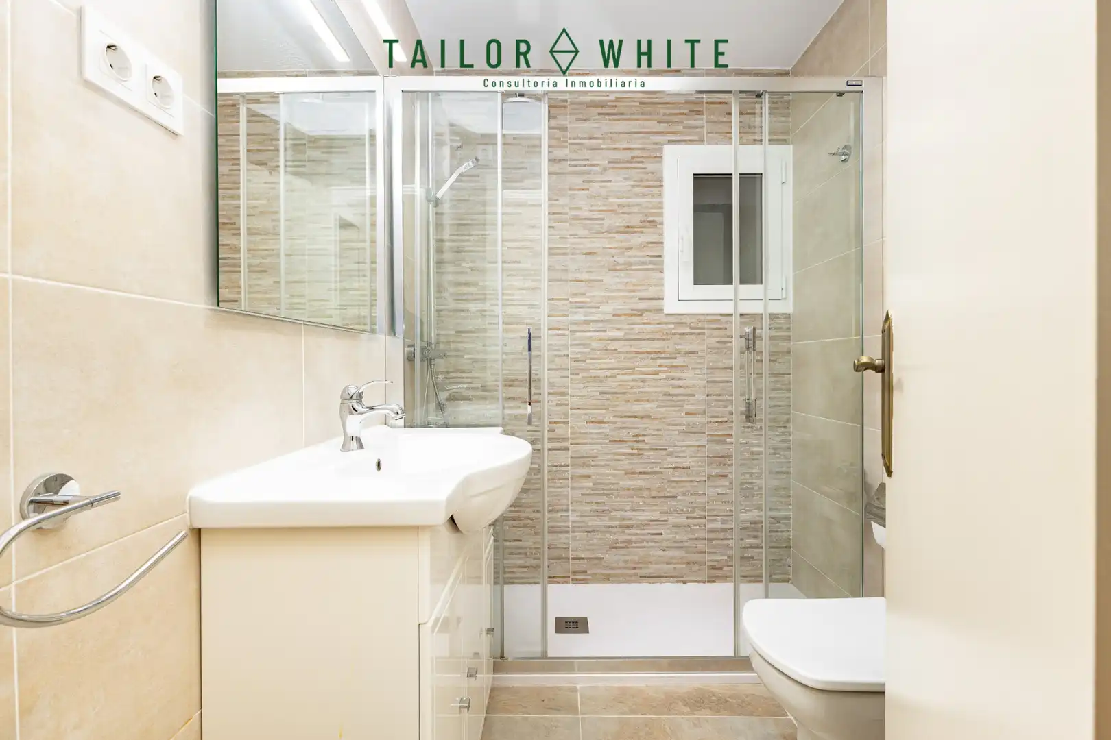 Baño de Piso en venta en Barcelona con Calefacción y Terraza