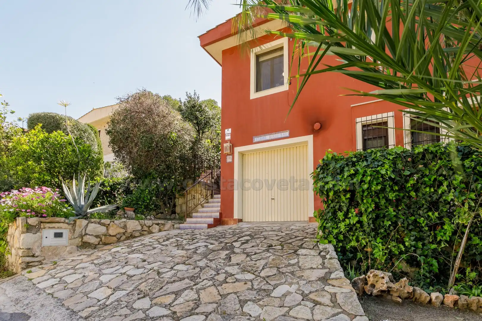 Vista exterior de Casa o xalet en venda en El Campello amb Aire condicionat, Jardí privat i Terrassa