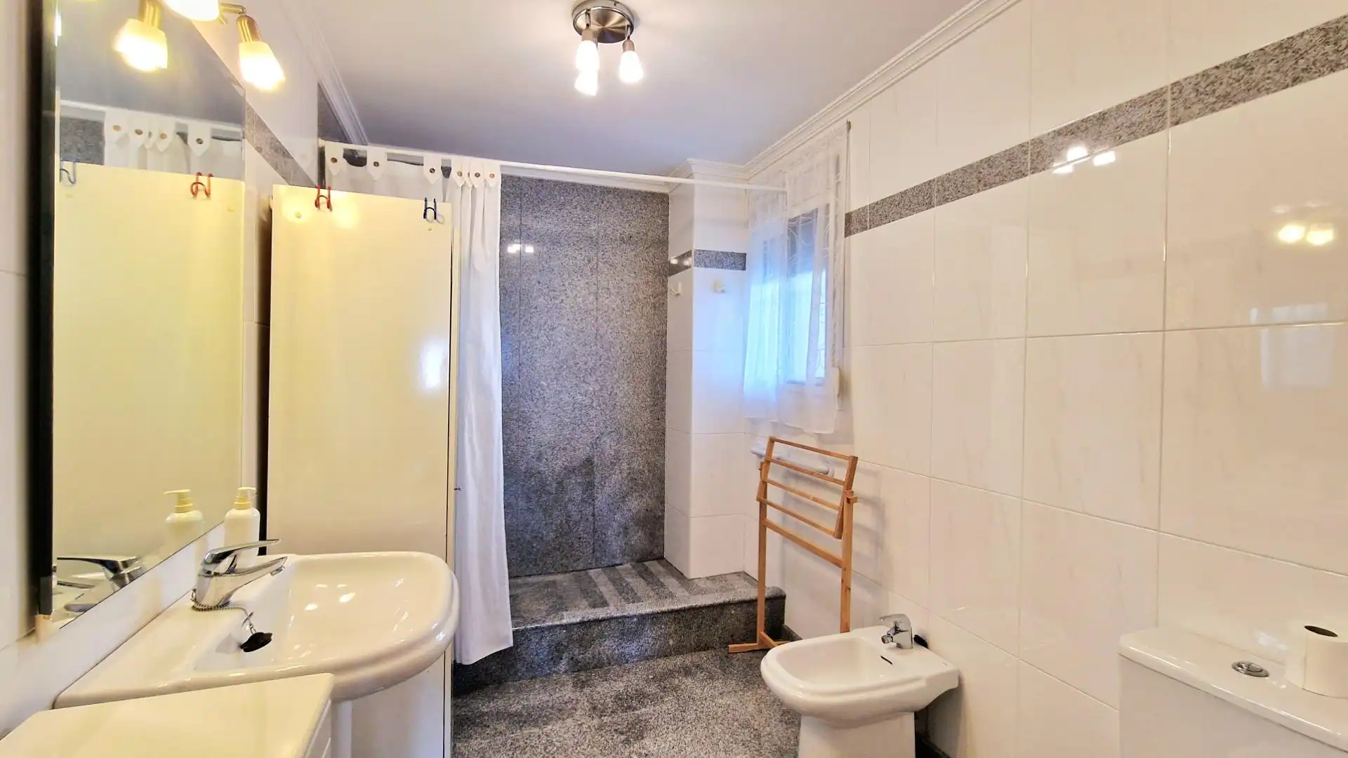 Bany de Casa o xalet en venda en Mijas amb Aire condicionat, Jardí privat i Terrassa