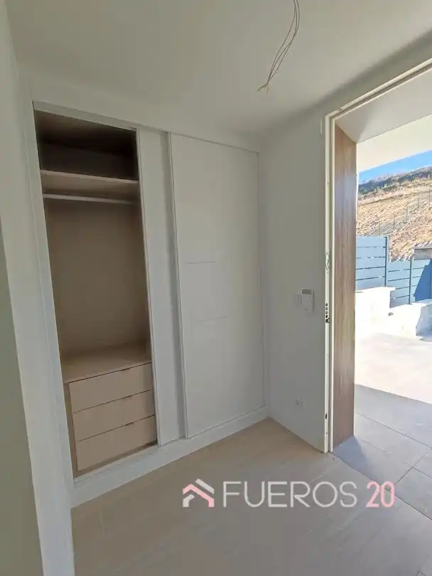 Habitación de Casa adosada en venta en Zierbena con Calefacción, Jardín privado y Terraza