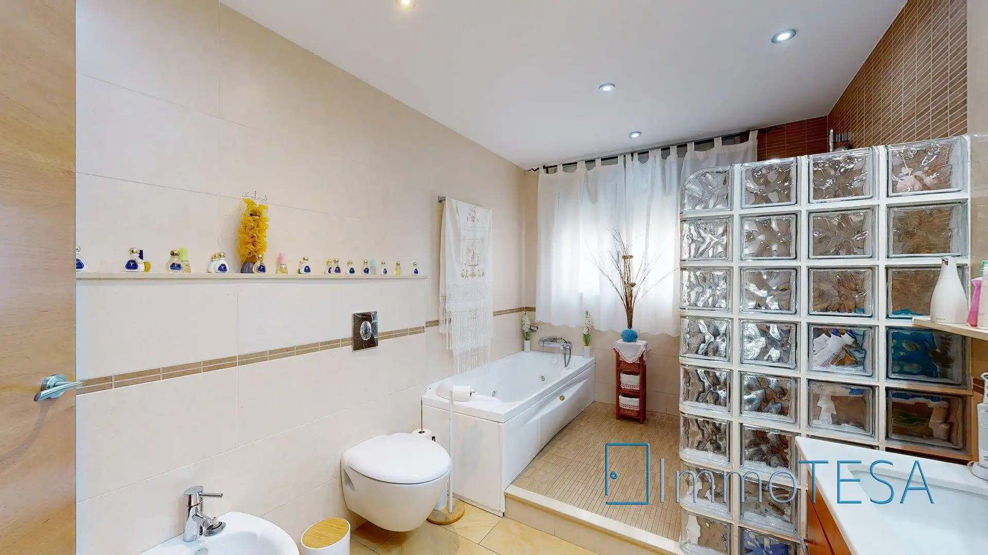 Bathroom of Flat for sale in Barberà del Vallès  with Air Conditioner, Heating and Parquet flooring