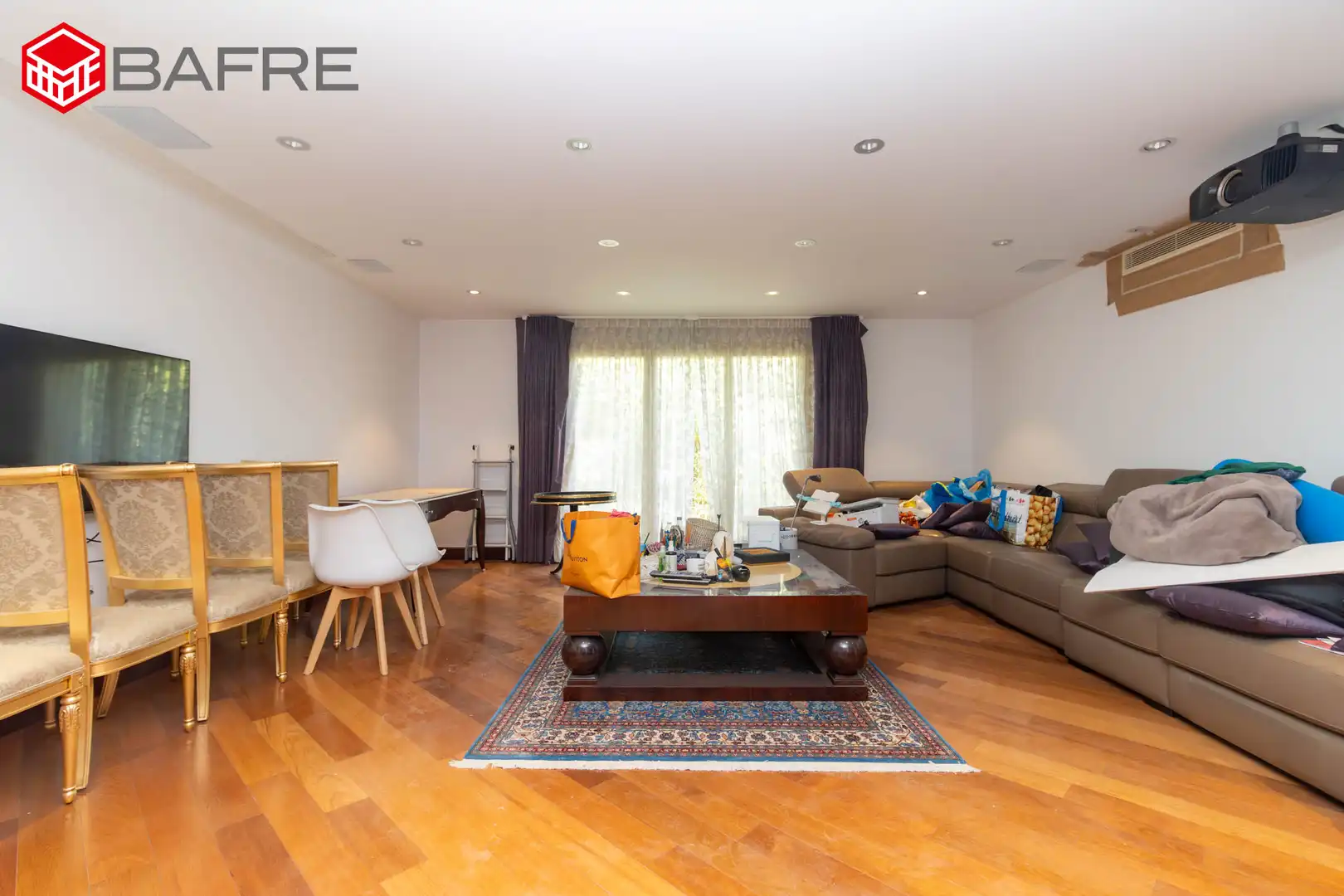 Living room of Houses for sale in Pozuelo de Alarcón  with Air Conditioner, Private garden and Storage room