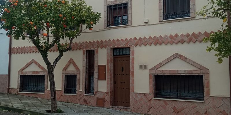 Vista exterior de Casa o xalet en venda en  Córdoba Capital amb Aire condicionat, Terrassa i Balcó