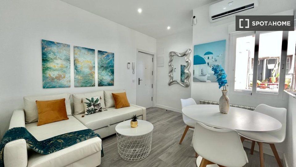 Sala de estar de Piso de alquiler en  Madrid Capital con Aire acondicionado, Calefacción y Amueblado