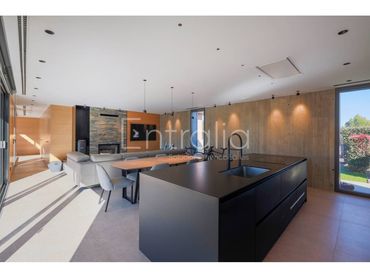 Casa con piscina in vendita a Avenida Mas Frigol