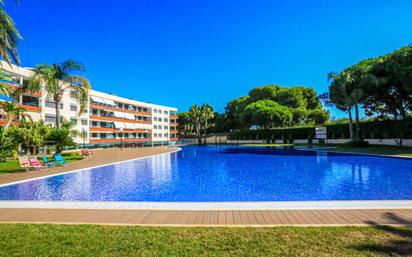 Piscina de Casa adosada en venda en Cambrils amb Aire condicionat, Jardí privat i Parquet