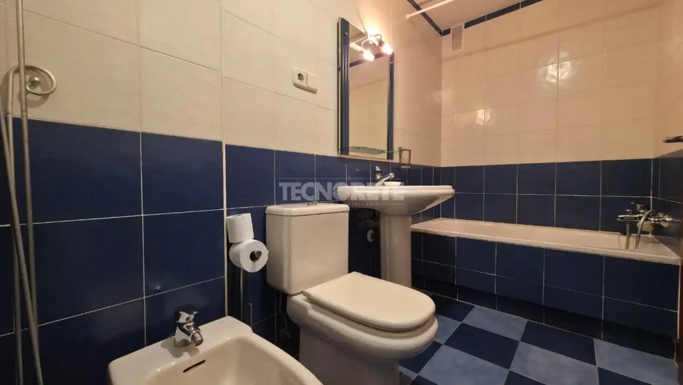 Baño de Casa adosada en venta en Guadalajara con Jardín privado, Parquet y Terraza