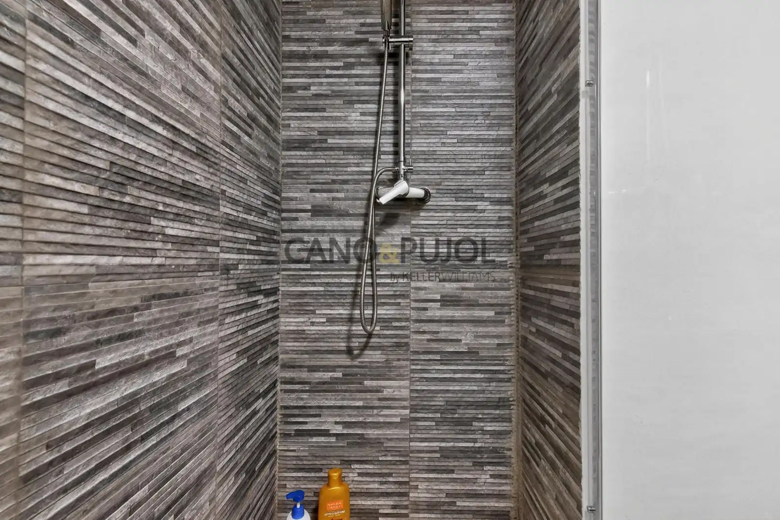 Bathroom of Houses for sale in Terrassa  with Air Conditioner, Heating and Terrace