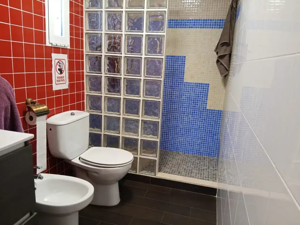Badezimmer von Country house zum Verkauf in Calles mit Privatgarten, Terrasse und Abstellraum